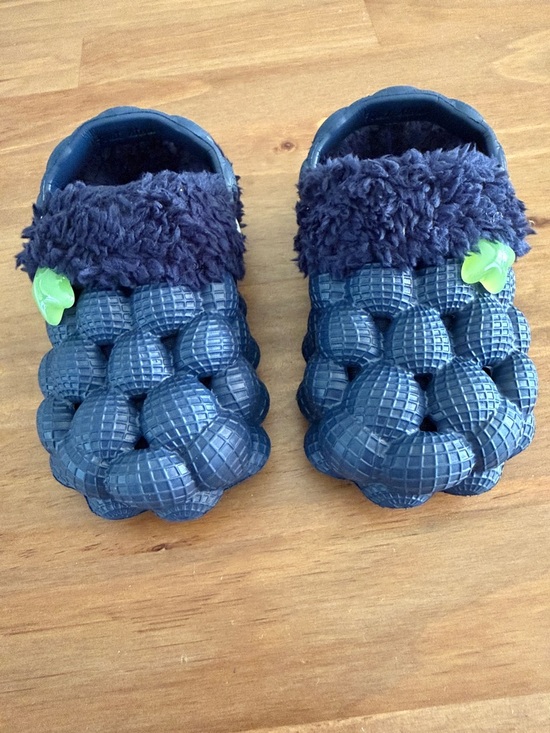 First Steps Other - Kids Bubble-Textured Slippers with Plush Cuff - Navy Size 6 Boys